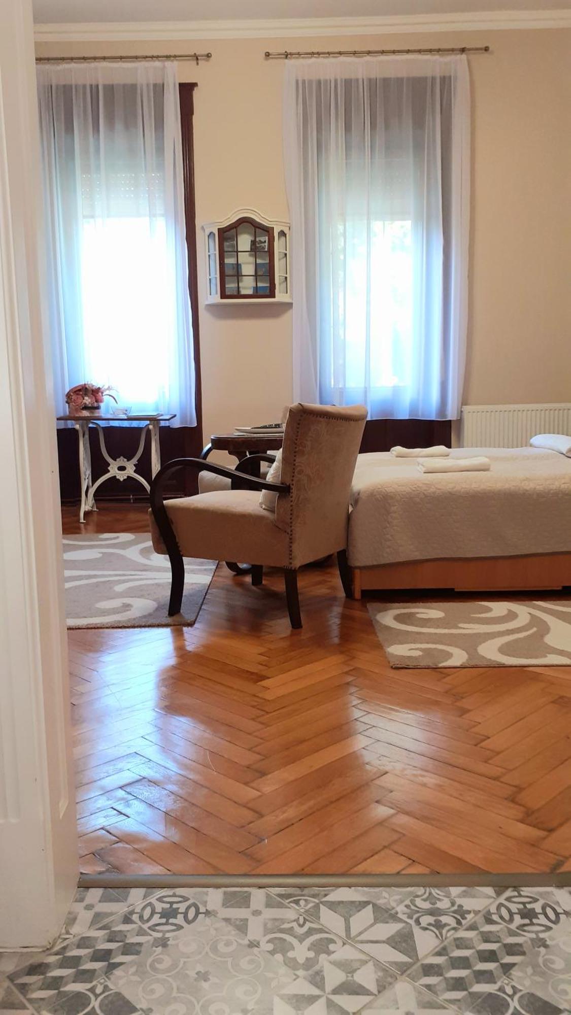 Ekszerdoboz Apartman Eger Exterior foto